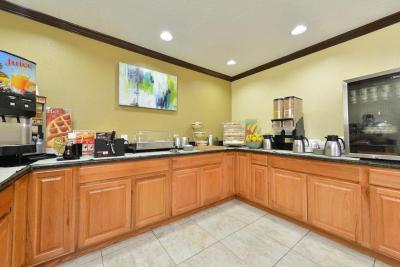 Quality Inn San Diego I-5 Naval Base