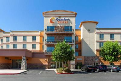 Comfort Suites Glendale - State Farm Stadium Area