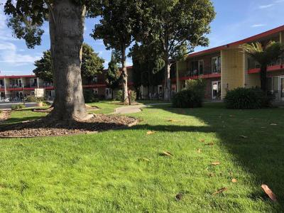 Econo Lodge Inn & Suites Oakland Airport