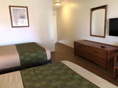 Econo Lodge Inn & Suites Oakland Airport
