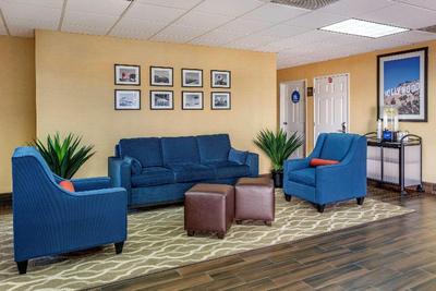 Comfort Inn & Suites Near Universal - Burbank