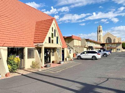 Super 8 by Wyndham Albuquerque Downtown