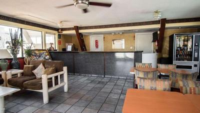 Super 8 by Wyndham Albuquerque Downtown