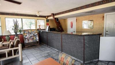 Super 8 by Wyndham Albuquerque Downtown