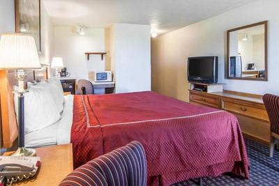 Bridgeway Inn & Suites Portland Airport