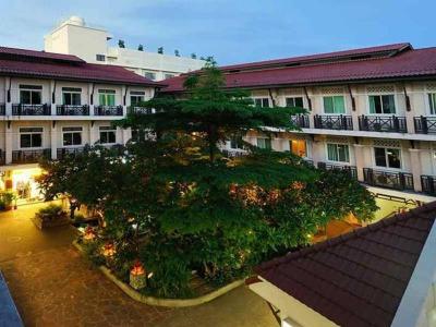 Rambuttri Village Inn & Plaza