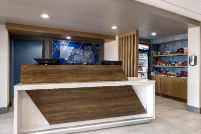Holiday Inn Express Omaha West - 90th St