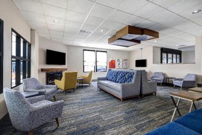 Holiday Inn Express Omaha West - 90th St
