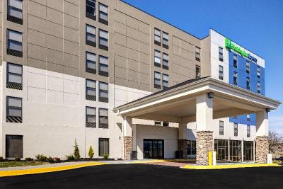 Holiday Inn Express Omaha West - 90th St