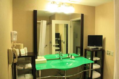 Senator Inn & Spa