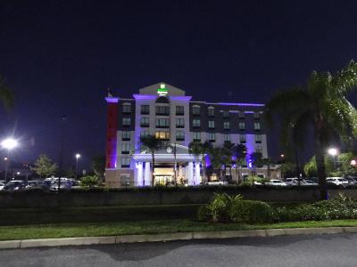 Holiday Inn Express and Suites I-Drive