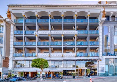Numa Port Hotel