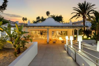 Vibra Cala Tarida Hotel