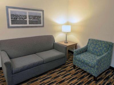 Quality Suites Lake Wright - Norfolk Airport