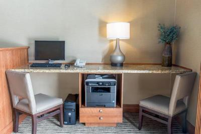 Comfort Inn & Suites Springfield I-44