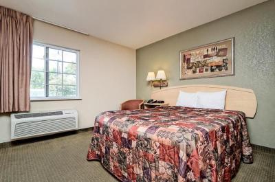 HomeTowne Studios & Suites Bentonville
