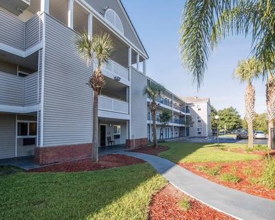 HomeTowne Studios Orlando South