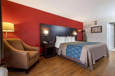 Econo Lodge North