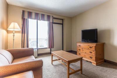 Econo Lodge Inn & Suites Beach Front Central