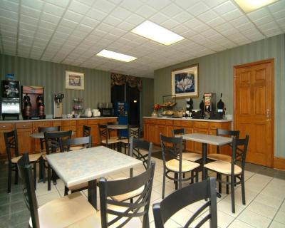 Econo Lodge Inn & Suites Beach Front Central