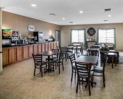 Rodeway Inn & Suites Salina KS
