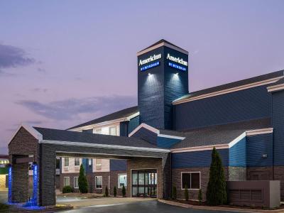 AmericInn by Wyndham Urbana