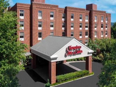 Hampton Inn & Suites Charlottesville - University