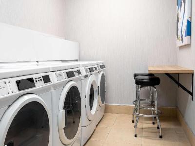 Hampton Inn & Suites Charlottesville - University