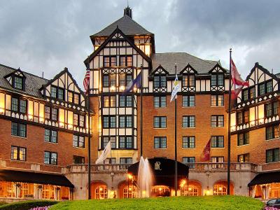 Roanoke & Conference Center A Curio by Hilton