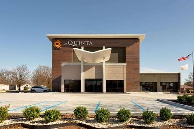 La Quinta Inn & Suites by Wyndham St Louis Route66