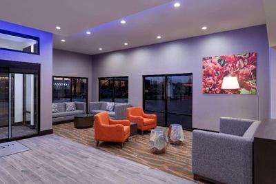 La Quinta Inn & Suites by Wyndham St Louis Route66