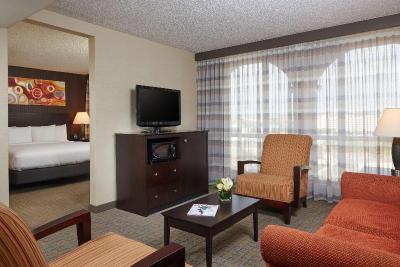 DoubleTree by Hilton Dallas - Market Cente