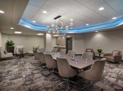 Hilton Indianapolis Hotel & Suites