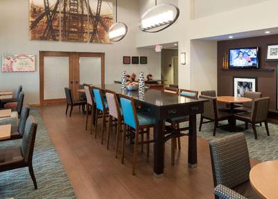 Hampton Inn & Suites St. Louis at Forest Park