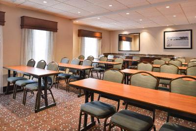 Hampton Inn & Suites Newport News (Oyster Point)