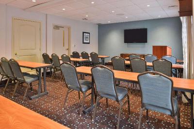 Hampton Inn & Suites Newport News (Oyster Point)
