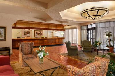 Embassy Suites by Hilton Kansas City Plaza