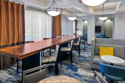 Hampton Inn & Suites Kansas City-Country ClubPlaza