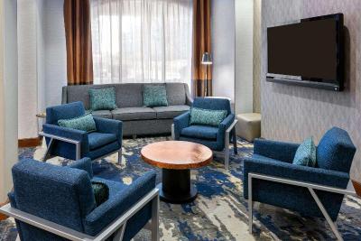 Hampton Inn & Suites Kansas City-Country ClubPlaza