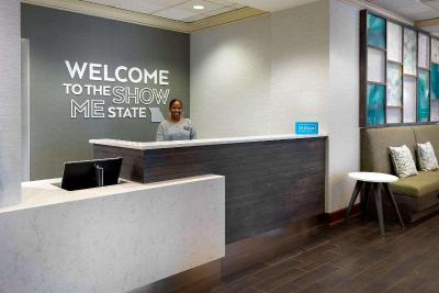 Hampton Inn & Suites Kansas City-Country ClubPlaza