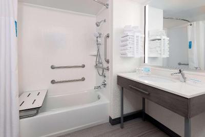 Hampton Inn & Suites Kansas City-Country ClubPlaza