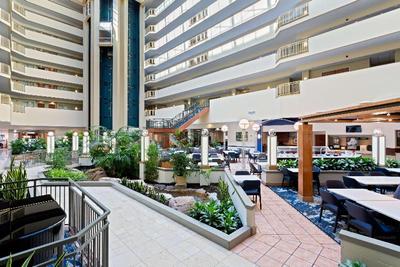 Embassy Suites by Hilton Tampa USF Near Busch Gard