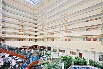 Embassy Suites by Hilton Tampa USF Near Busch Gard