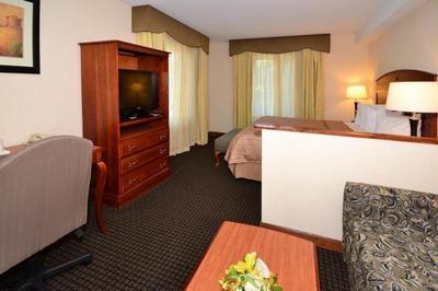 Quality Inn & Suites Northampton- Amherst