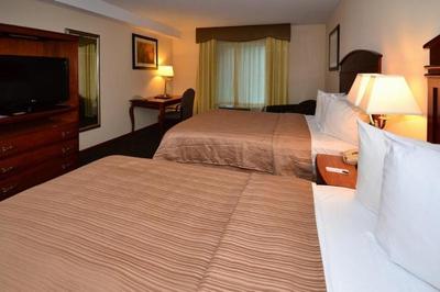 Quality Inn & Suites Northampton- Amherst