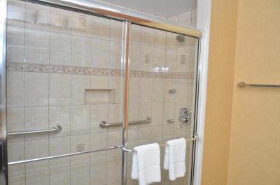 Quality Inn Near Walden Galleria Mal