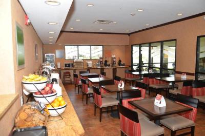 Quality Inn Near Walden Galleria Mal