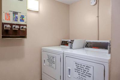 Econo Lodge Darien Lakes