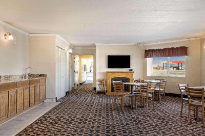 Econo Lodge Darien Lakes
