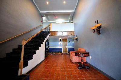 Riverview Inn & Suites